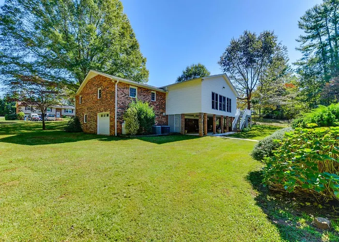 1 Mi To Dtwn: Home W/ Fire Pit & Deck In Hudson!