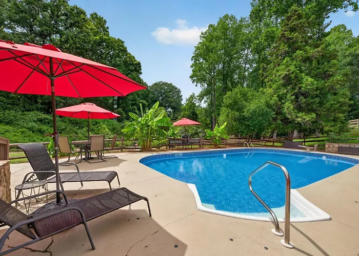Cozy, Pet-Friendly Retreat In Hickory W/ Fire Pit!