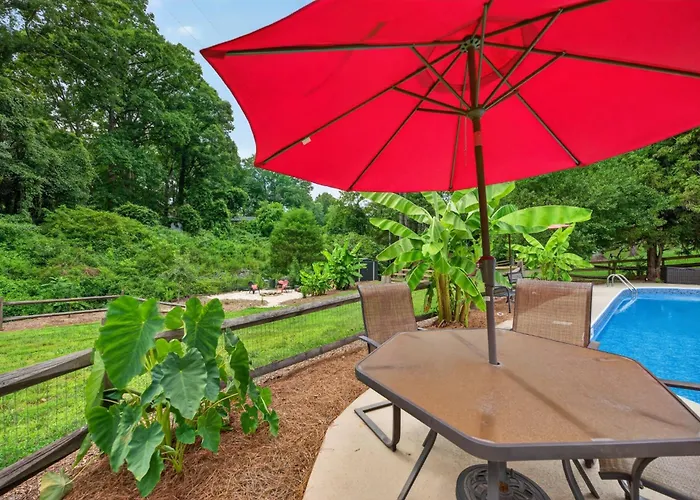 Cozy, Pet-Friendly Retreat In Hickory W/ Fire Pit!